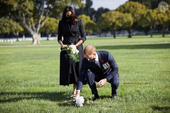 Le prince Harry et Meghan Markle lors d'une visite privée du cimetière national de Los Angeles le 8 novembre 2020. Photo by Lee Morgan/PA Photos