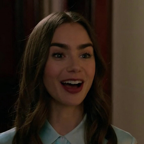 Lily Collins - Bande-annonce de la série Netflix "Emily in Paris" créée par Darren Star. Le 5 octobre 2020.