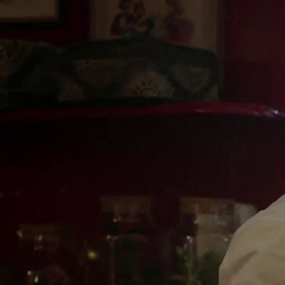 Lucas Bravo, Lily Collins - Bande-annonce de la série Netflix "Emily in Paris" créée par Darren Star. Le 5 octobre 2020.