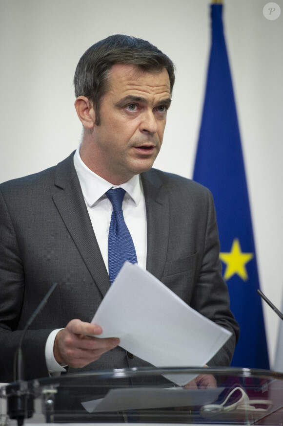 Olivier Véran, ministre des solidarités et de la santé lors de la conférence de presse hebdomadaire sur la situation de l'épidémie de coronavirus (COVID-19) en France le 5 novembre 2020 à Paris. Eric Tschaen / Pool / Bestimage 