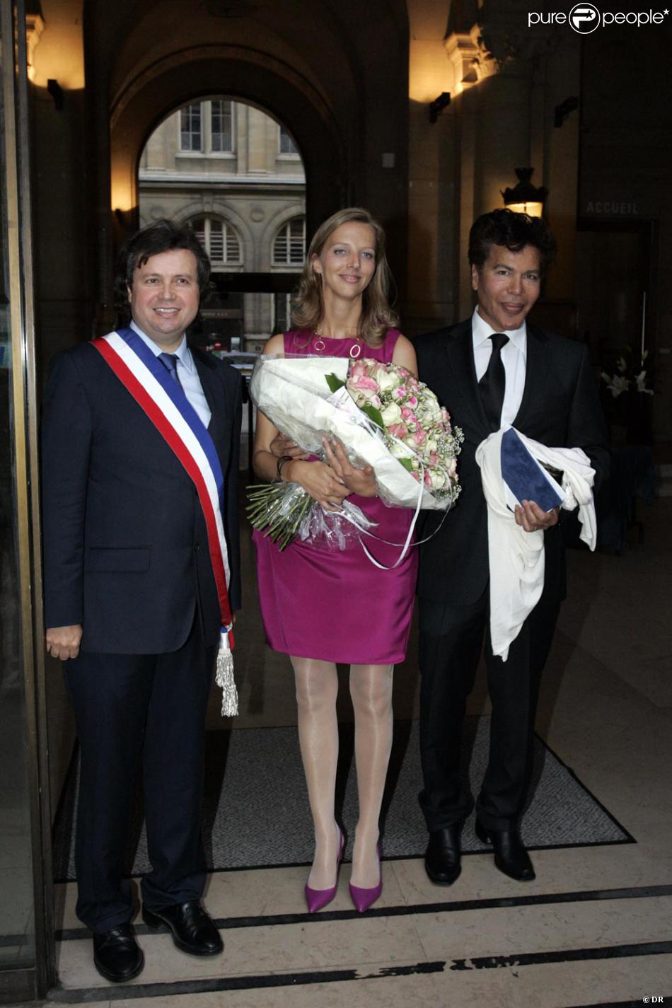 Igor Bogdanoff Et Son Epouse Amelie De Bourbon Parme A La Sortie De La Mairie Du Xvie Le 1er Octobre Purepeople