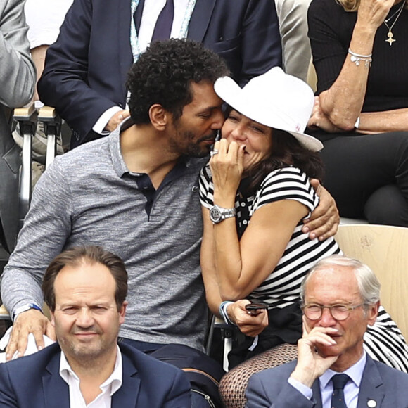 Tomer Sisley et Sandra Zeitoun - People dans les tribunes lors de la finale messieurs des internationaux de France de tennis de Roland Garros 2019 à Paris le 9 juin 2019. © Gwendoline Le Goff/Panoramic/Bestimage