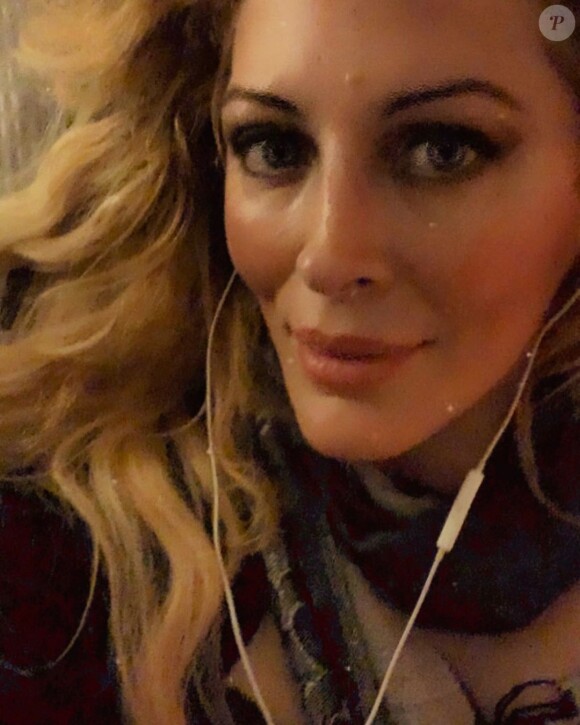 Loana pose sur Instagram. (2020).