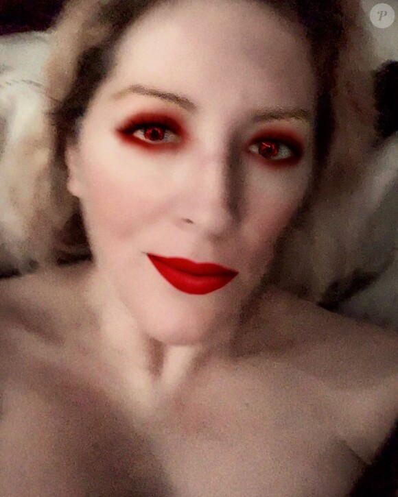 Loana pose sur Instagram. (2020).