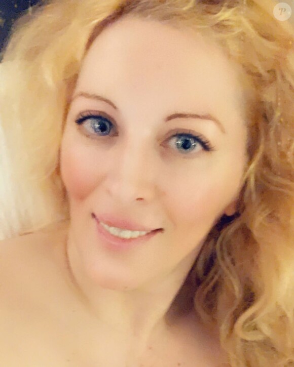 Loana pose sur Instagram. (2020).