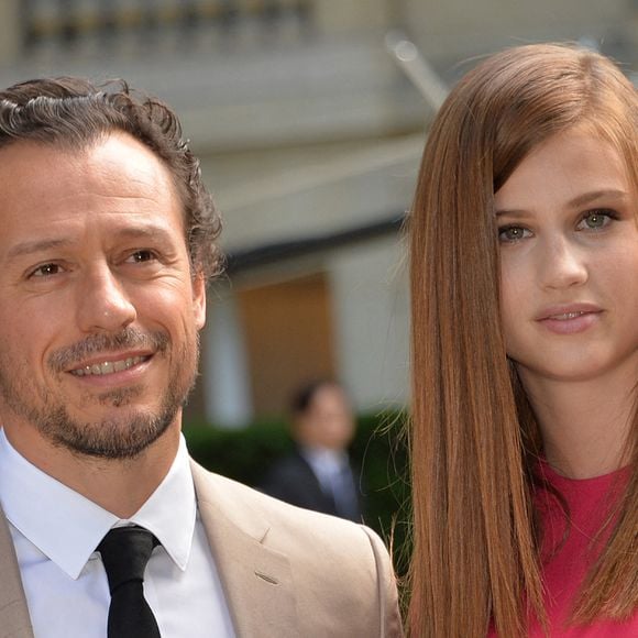 Stefano Accorsi et sa compagne Bianca Vitali - Arrivée des people au défilé de mode homme "Valentino", collection Printemps-Eté à l'hôtel Salomon de Rothschild à Paris