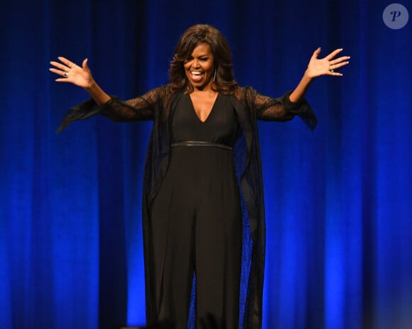 Michelle Obama fait la promotion de son livre 'Becoming' au BB&T Center à Sunrise en Floride, le 10 mai 2019. 