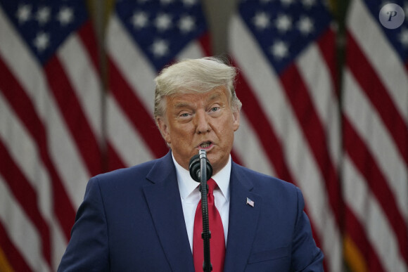 Le président des États-Unis, Donald J.Trump présente l'évolution de l'Opération Warp Speed lors d'une conférence de presse dans la roseraie de la Maison Blanche.  le 11 novembre 2020. 