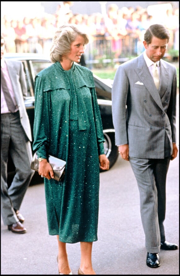 Diana (enceinte du prince Harry) et Charles en 1984.