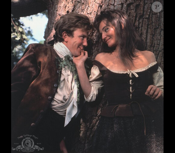 Albert Finney et Diane Cilento dans le film Tom Jones: de l'alcôve à la potence