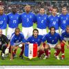 Bixente Lizarazu (accroupi au milieu) avec l'équipe de France en octobre 2003.