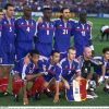 Bixente Lizarazu (accroupi, tout à droite) et l'équipe de France lors de l'Euro 2000.