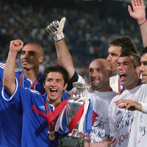 David Trezeguet, Bixente Lizarazu, Fabien Barthez, Laurent Blanc, Zinédine Zidane et Robert Pirès lors de l'Euro 2000.