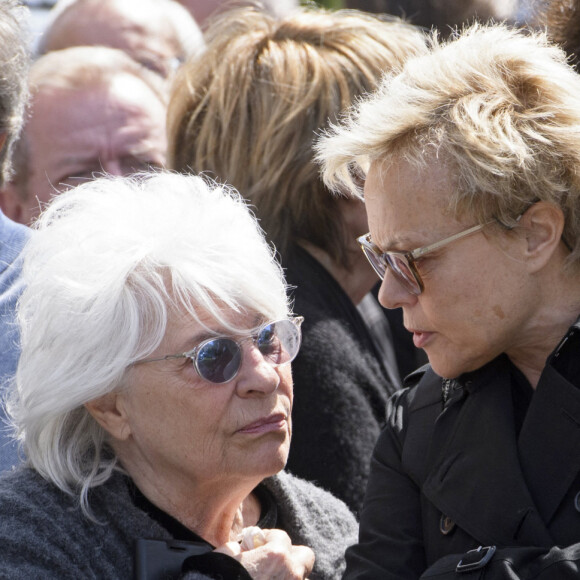 Muriel Robin et Catherine Lara - Obsèques de Maurane en l'église Notre-Dame des Grâces à Woluwe-Saint-Pierre en Belgique