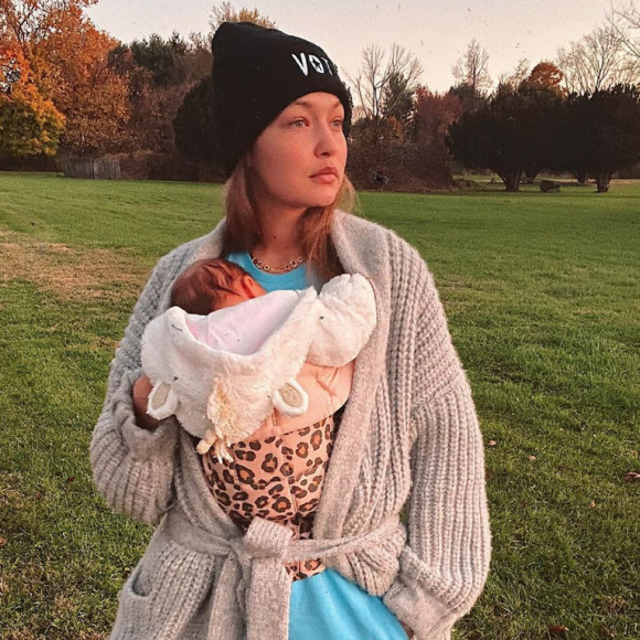 Gigi Hadid et sa fille en novembre 2020.