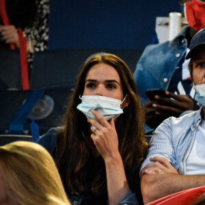 Vianney et sa compagne Catherine Robert - People et supporters au Parc des Princes pour assister à la finale de la ligue des Champions UEFA 2020 sur écran géant à Paris, le 23 août 2020. Le Bayern de Munich remporte la finale de la ligue des Champions UEFA 2020 à Lisbonne en gagnant 1-0 face au PSG (Paris Saint-Germain). © Federico Pestellini / Panoramic / Bestimage 