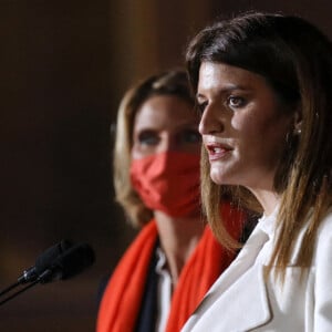 Sylvie Tellier, directrice générale de l'organisation Miss France, et Marlène Schiappa, ministre déléguée auprès du ministre de l'Intérieur, en charge de la citoyenneté, lancent l'opération Orangetheworld organisée par UN Women au ministère de l'intérieur. Paris, le 23 novembre 2020. © Stéphane Lemouton / Bestimage