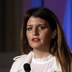 Sylvie Tellier, directrice générale de l'organisation Miss France, et Marlène Schiappa, ministre déléguée auprès du ministre de l'Intérieur, en charge de la citoyenneté, lancent l'opération Orangetheworld organisée par UN Women au ministère de l'intérieur. Paris, le 23 novembre 2020. © Stéphane Lemouton / Bestimage