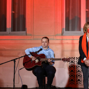 Sylvie Tellier, directrice générale de l'organisation Miss France, et Marlène Schiappa, ministre déléguée auprès du ministre de l'Intérieur, en charge de la citoyenneté, lancent l'opération Orangetheworld organisée par UN Women au ministère de l'intérieur. Paris, le 23 novembre 2020. © Stéphane Lemouton / Bestimage