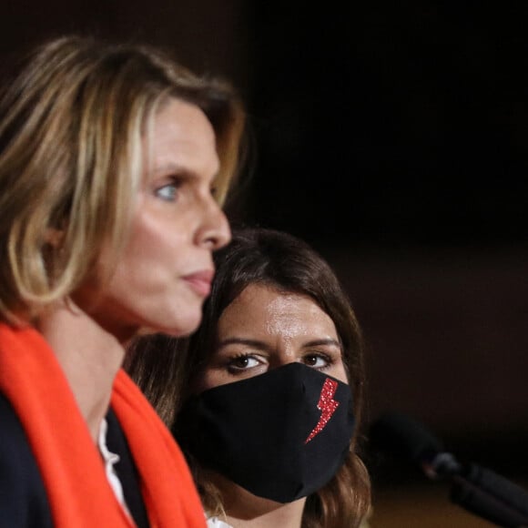 Sylvie Tellier, directrice générale de l'organisation Miss France, et Marlène Schiappa, ministre déléguée auprès du ministre de l'Intérieur, en charge de la citoyenneté, lancent l'opération Orangetheworld organisée par UN Women au ministère de l'intérieur. Paris, le 23 novembre 2020. © Stéphane Lemouton / Bestimage