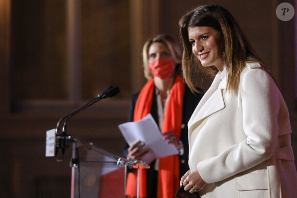 Sylvie Tellier, directrice générale de l'organisation Miss France, et Marlène Schiappa, ministre déléguée auprès du ministre de l'Intérieur, en charge de la citoyenneté, lancent l'opération Orangetheworld organisée par UN Women au ministère de l'intérieur. Paris, le 23 novembre 2020. © Stéphane Lemouton / Bestimage