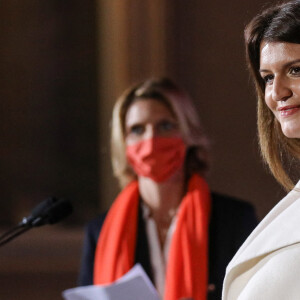 Sylvie Tellier, directrice générale de l'organisation Miss France, et Marlène Schiappa, ministre déléguée auprès du ministre de l'Intérieur, en charge de la citoyenneté, lancent l'opération Orangetheworld organisée par UN Women au ministère de l'intérieur. Paris, le 23 novembre 2020. © Stéphane Lemouton / Bestimage