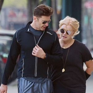 Exclusif - Hugh Jackman promène ses chiens avec sa femme Deborra-Lee Furness dans les rues de New York, le 4 mai 2018.