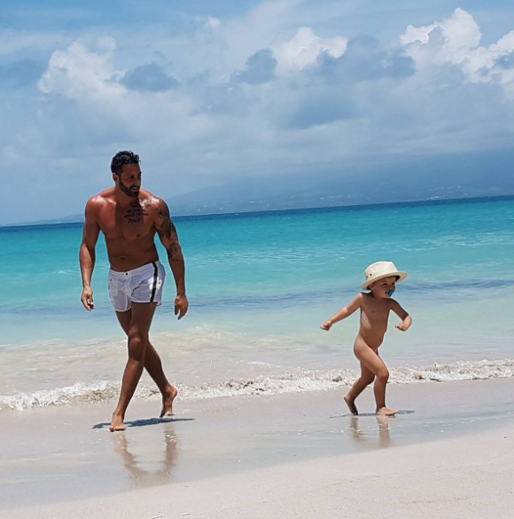 Stéphane Clerbois en vacances avec son fils et son compagnon Eric. Le couple se serait remis ensemble. Juillet 2017.