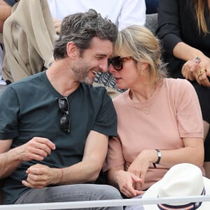 Exclusif - Karin Viard et Manuel Herrero - Célébrités dans les tribunes des internationaux de France de tennis de Roland Garros à Paris, France, le 9 juin 2019. © Jacovides-Moreau/Bestimage