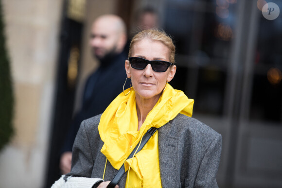Céline Dion quitte l'hôtel de Crillon pour se rendre à l'hôtel Plaza Athénée à Paris le 29 janvier 2019 où elle doit tourner une publicité l'Oréal. 