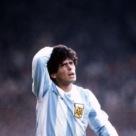 Archives - Diego Maradona lors du match Angleterre vs Argentine en 1980 au stade de Wembley à Londres