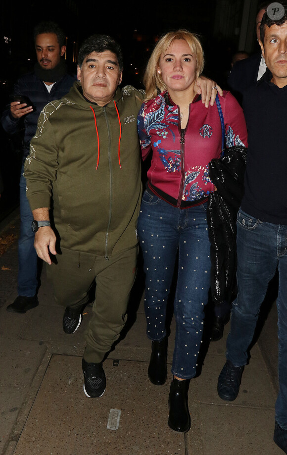 Exclusif  - Diego Maradona sort dîner avec sa compagne Rocio Oliva à Londres le 22 octobre 2017.