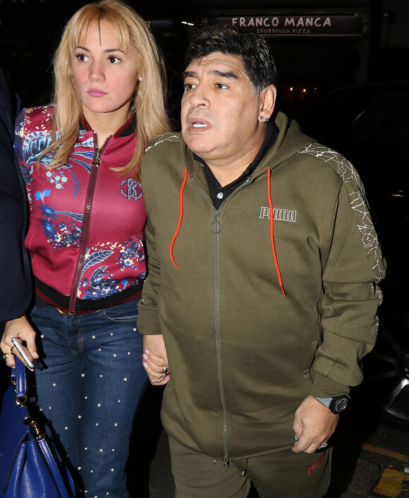 Exclusif- Diego Maradona sort dîner avec sa compagne Rocio Oliva à Londres le 22 octobre 2017.