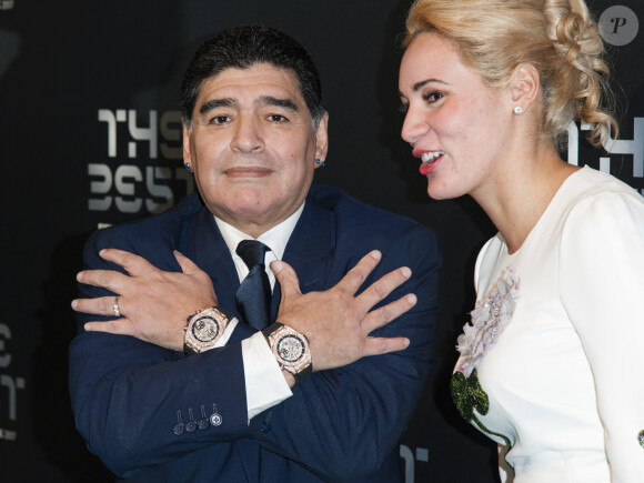Diego Maradona (2 montres Hublot) et sa compagne Rocio Oliva - The Best FIFA Football Awards 2017 au London Palladium à Londres, le 23 octobre 2017. © Pierre Perusseau/Bestimage 
