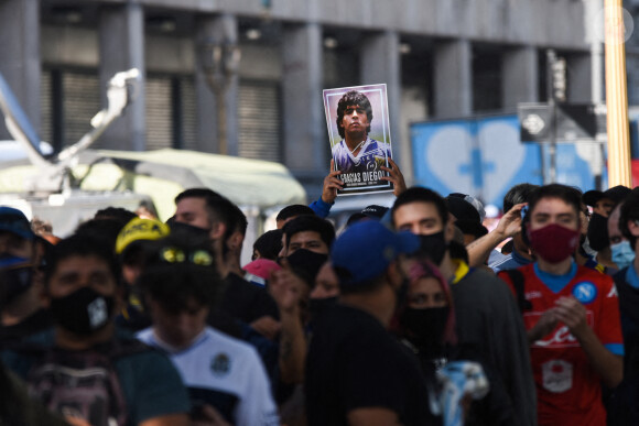 Les fans de Diego Maradona lui rendent hommage à Buenos Aires devant la Casa Rosada le 26 novembre 2020. (Credit Image: © Julieta FerrarioZUMA Wire)