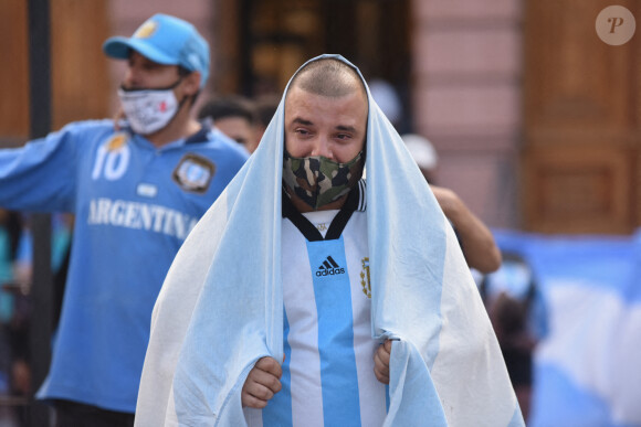 Les fans de Diego Maradona lui rendent hommage à Buenos Aires devant la Casa Rosada le 26 novembre 2020 (Credit Image: © Julieta FerrarioZUMA Wire)