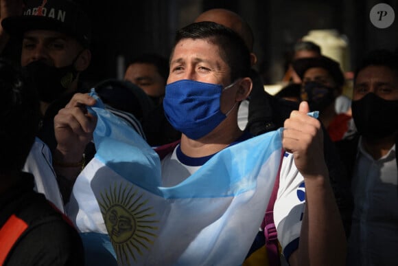 Les fans de Diego Maradona lui rendent hommage à Buenos Aires devant la Casa Rosada le 26 novembre 2020. (Credit Image: © Julieta FerrarioZUMA Wire)