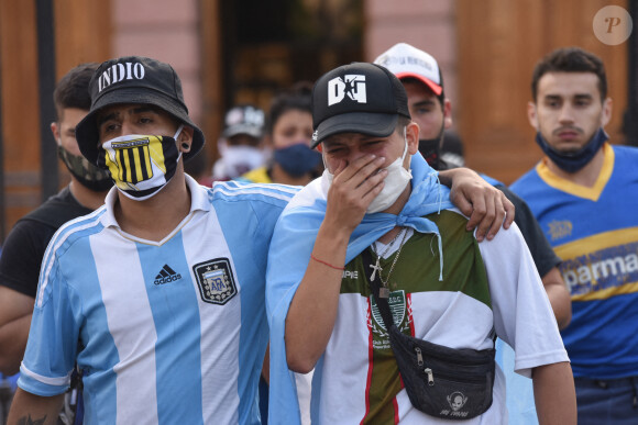 Les fans de Diego Maradona lui rendent hommage à Buenos Aires devant la Casa Rosada le 26 novembre 2020. (Credit Image: © Julieta FerrarioZUMA Wire)