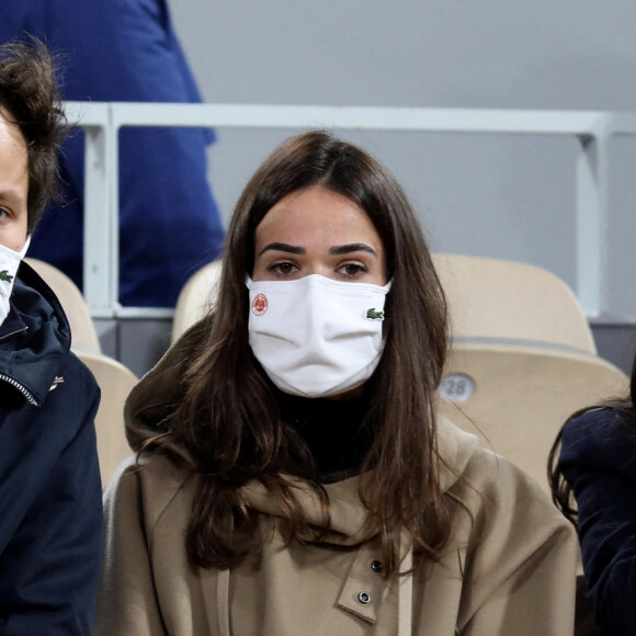 Vianney Bureau et sa compagne Catherine Robert en tribune lors des internationaux de tennis de Roland Garros à Paris le 4 octobre 2020. © Dominique Jacovides / Bestimage