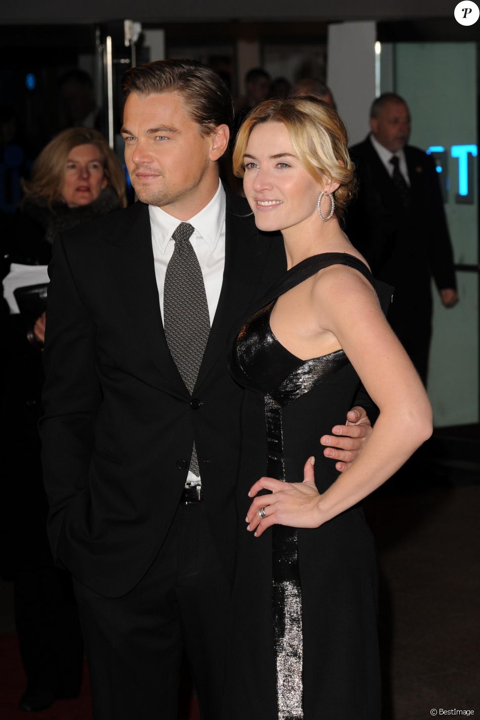 Leonardo Dicaprio Et Kate Winslet à Lavant Première Du Film Les Noces Rebelles à Londres Le 18 