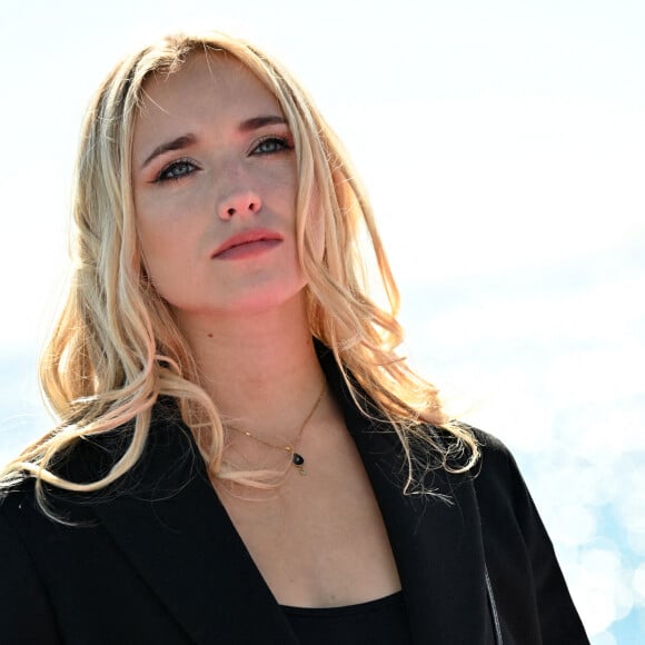 Chloé Jouannet lors du photocall de "Derby Girl" dans le cadre de Canneseries saison 3 au Palais des Festivals à Cannes. © Bruno Bebert / Bestimage