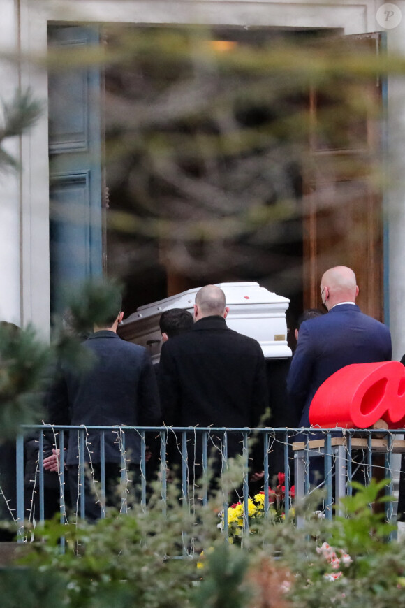 Exclusif - Arrivée du cercueil à la cérémonie religieuse en hommage au joueur Christophe Dominici en l'église Saint-Cécile à Boulogne Billancourt le 2 décembre 2020. 