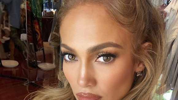 Jennifer Lopez : Un petit-ami l'a poussée à retoucher son visage... à 23 ans !