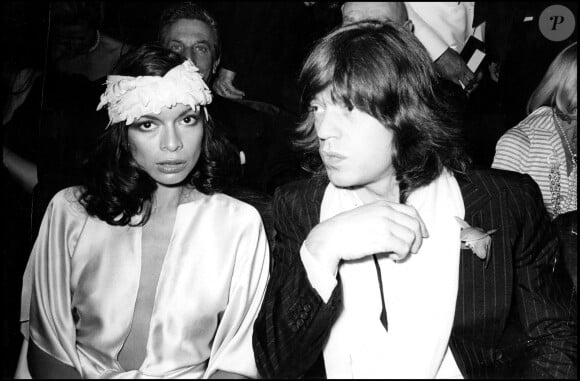 Mick et Bianca Jagger à Paris en 1974.