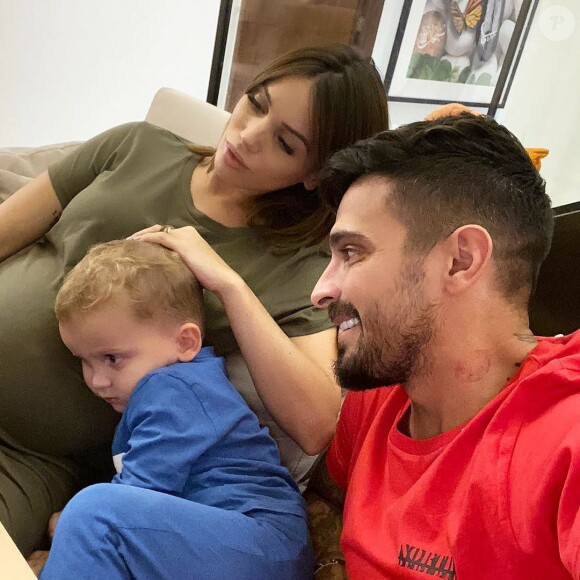 Manon Marsault (Les Marseillais) est heureuse avec son mari Julien Tanti et leurs enfants Tiago et Angelina.