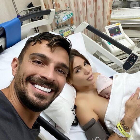 Manon Marsault (Les Marseillais) est heureuse avec son mari Julien Tanti et leurs enfants Tiago et Angelina.