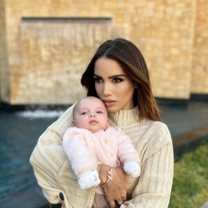 Manon Marsault (Les Marseillais) est heureuse avec son mari Julien Tanti et leurs enfants Tiago et Angelina.