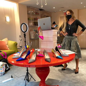 Sarah Jessica Parker dans la boutique de sa marque de chaussures, à New York. Le 10 septembre 2020.