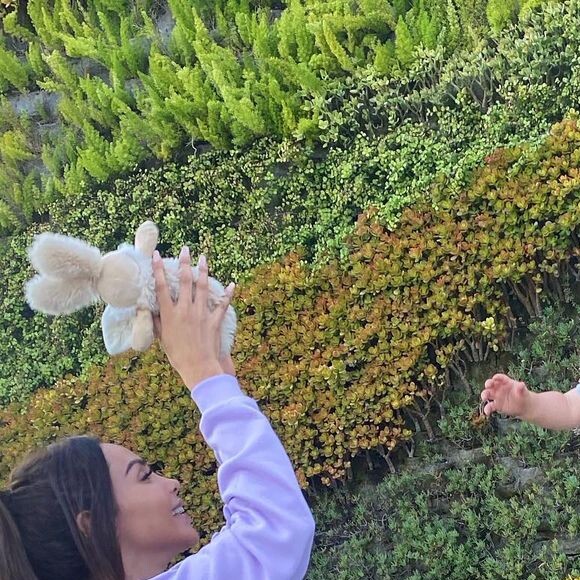 Nabilla est l'heureuse maman du petit Milann (1 an), né de ses amours avec son mari Thomas Vergara.