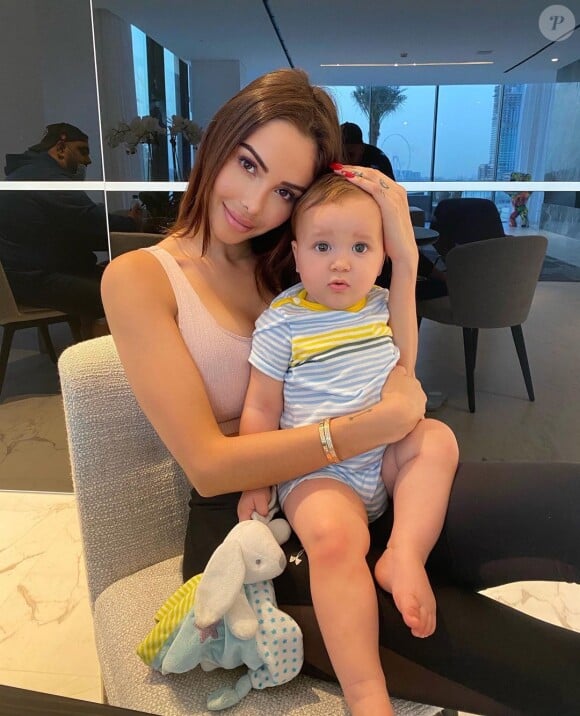 Nabilla est l'heureuse maman du petit Milann (1 an), né de ses amours avec son mari Thomas Vergara.